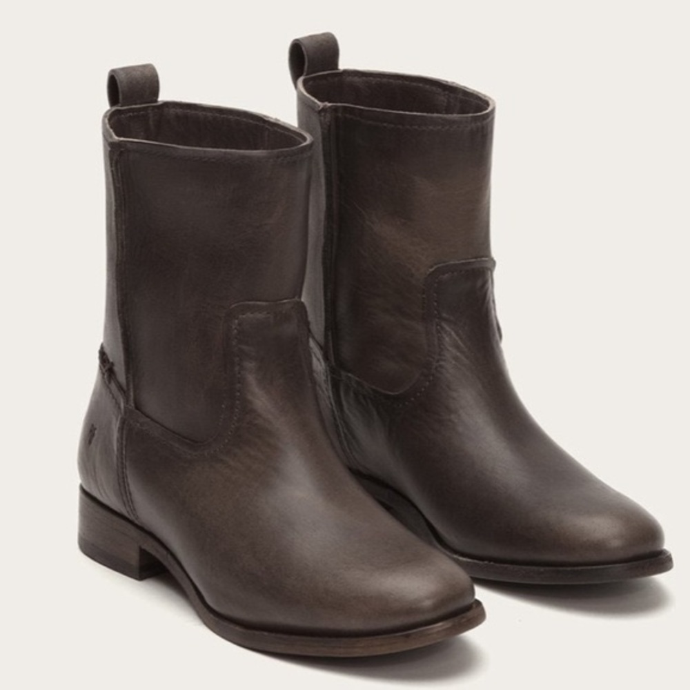 Frye Cara Short